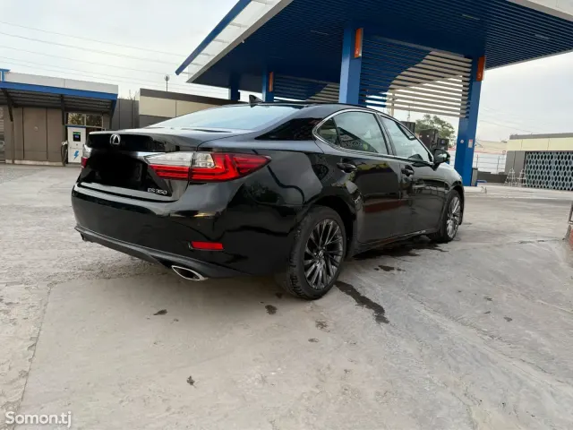 Lexus ES series 2017 · 3.5 AT