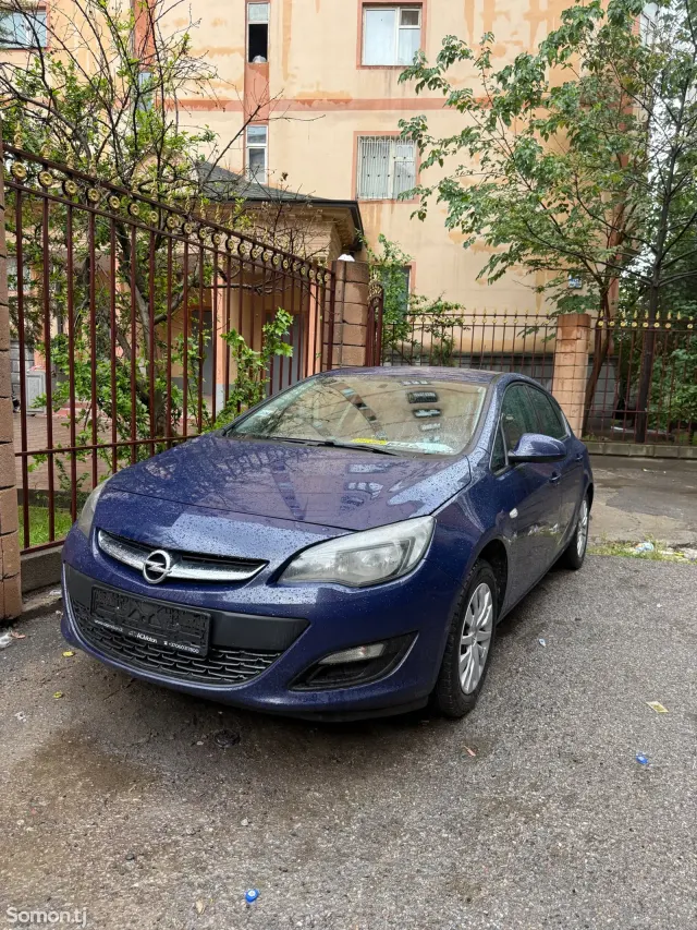 Opel Astra J 2014 · 1.6 MT