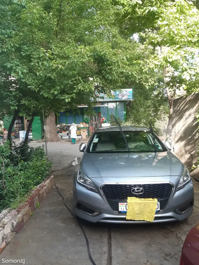 Hyundai Sonata 2015 · 2.0 AT