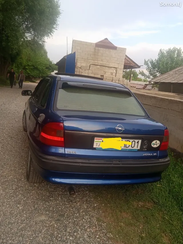 Opel Astra F 1996 · 1.6 MT