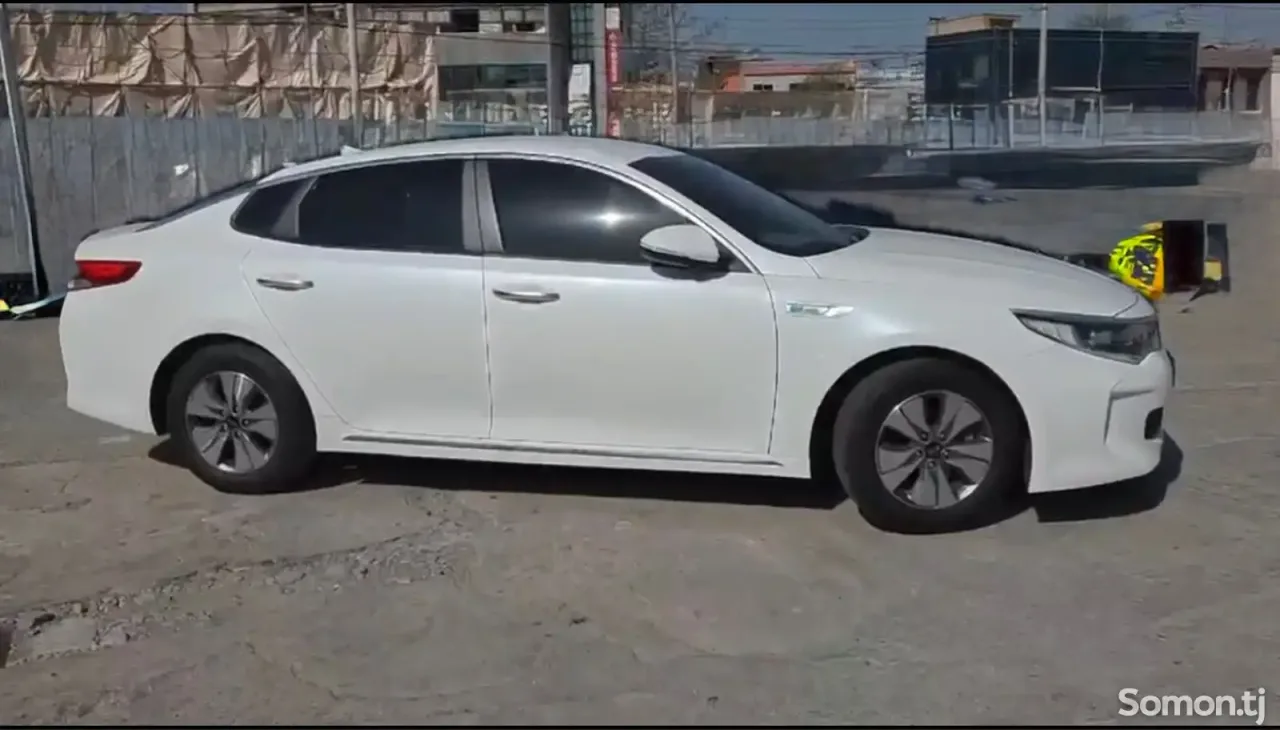 Kia K5 2016 · 2.0 AT
