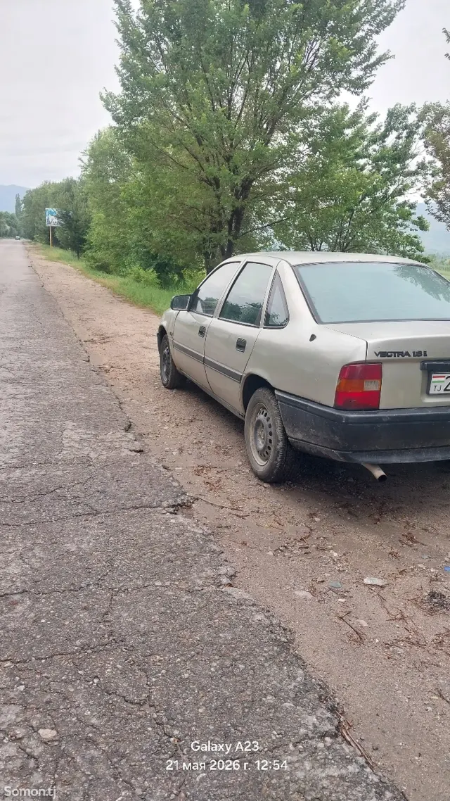 Opel Vectra A 1991 · 1.8 MT