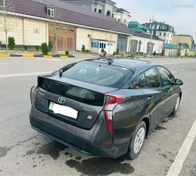 Toyota Prius 2016 · 1.8 AT