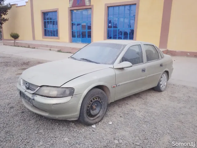 Opel Vectra B 1996 · 1.6 MT
