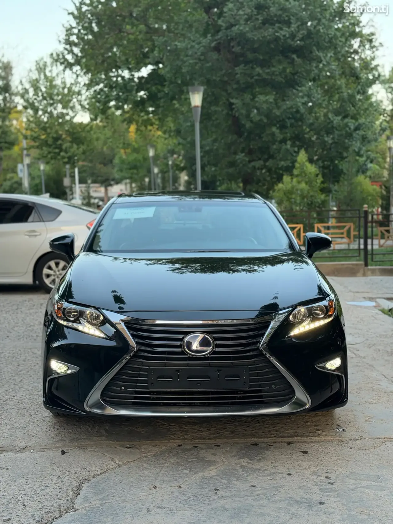 Lexus ES series 2017 · 2.5 AT