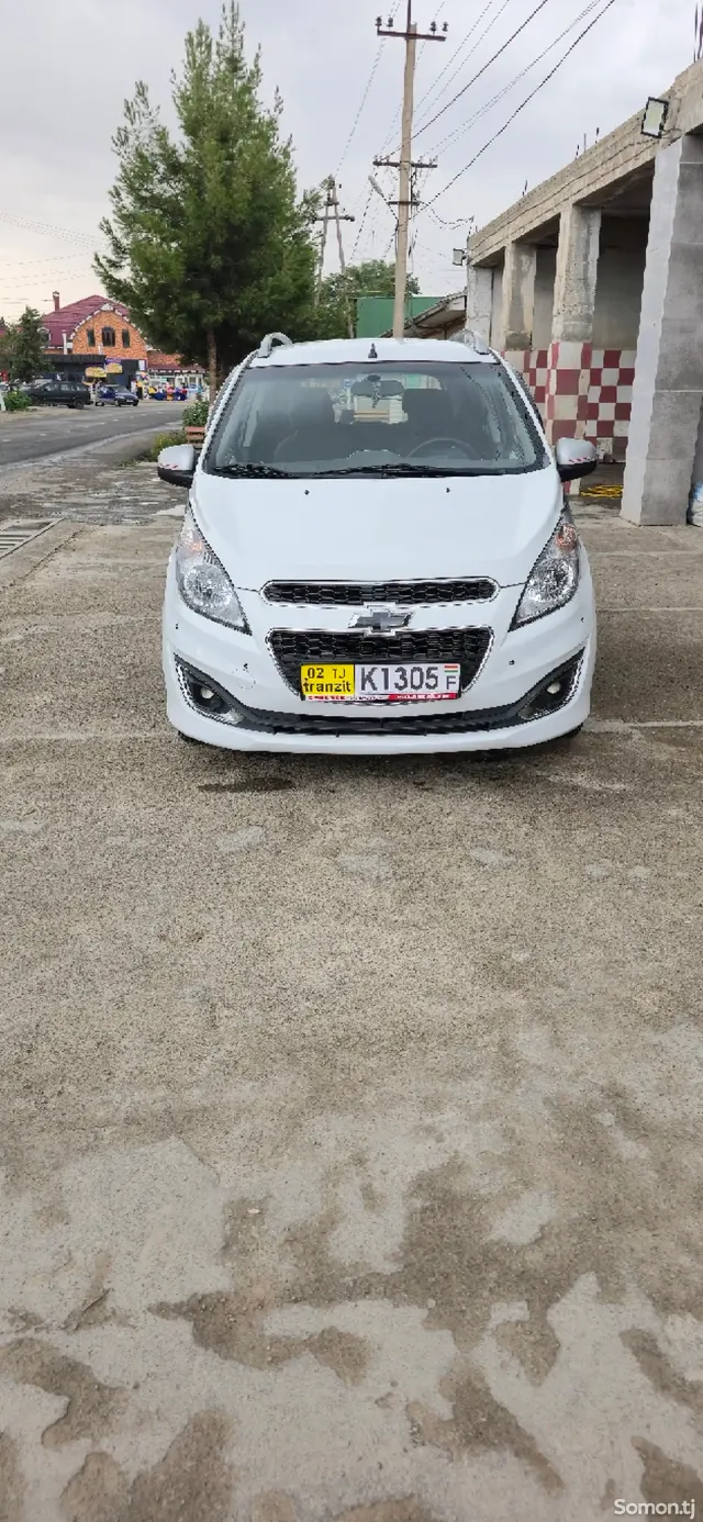 Chevrolet Spark 2015 · 1.1 AT