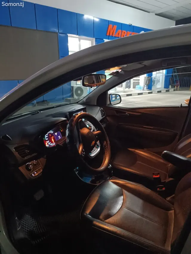 Chevrolet Spark 2015 · 1.3 AT