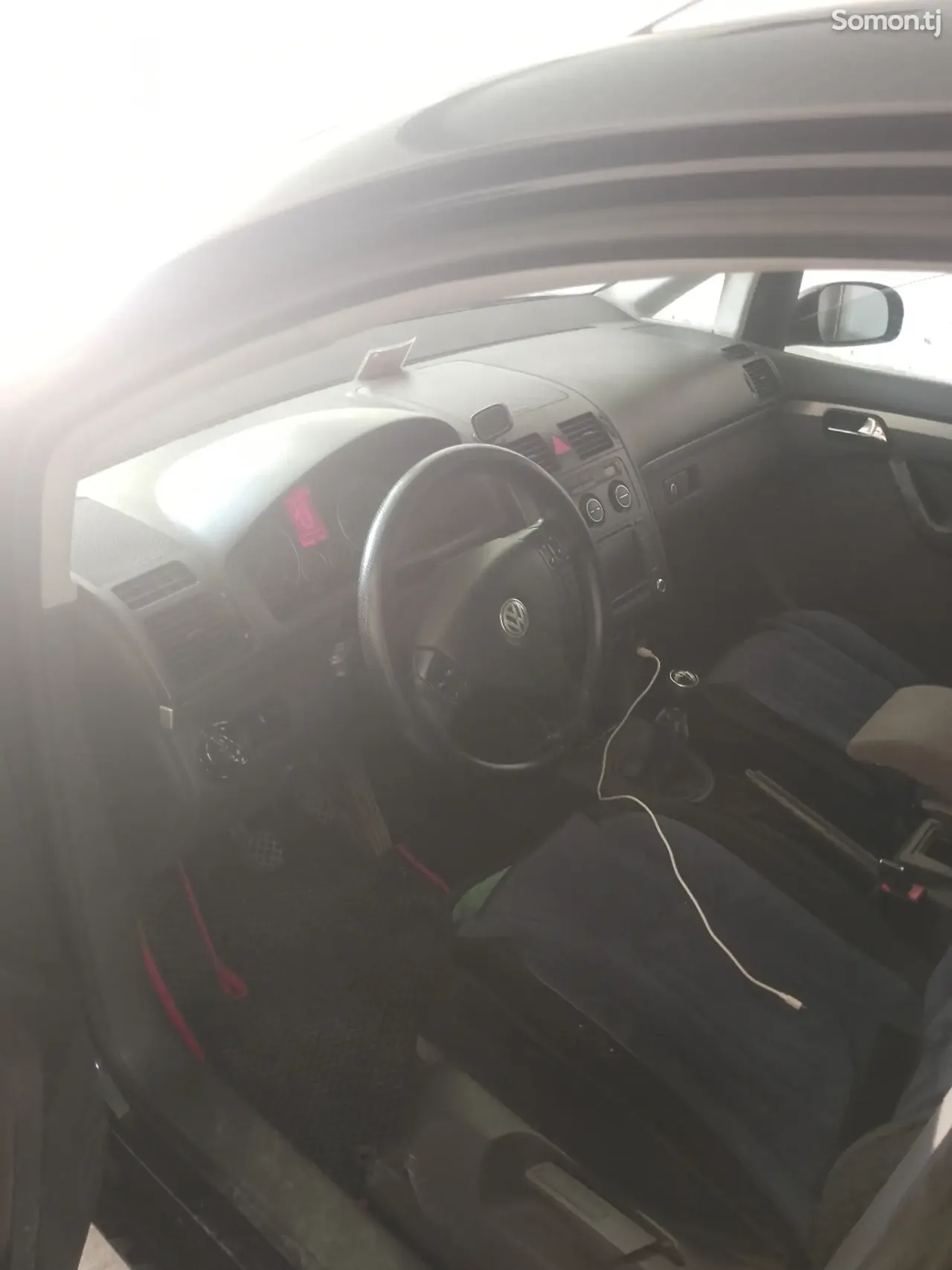 Volkswagen Touran 2006 · 2.0 MT