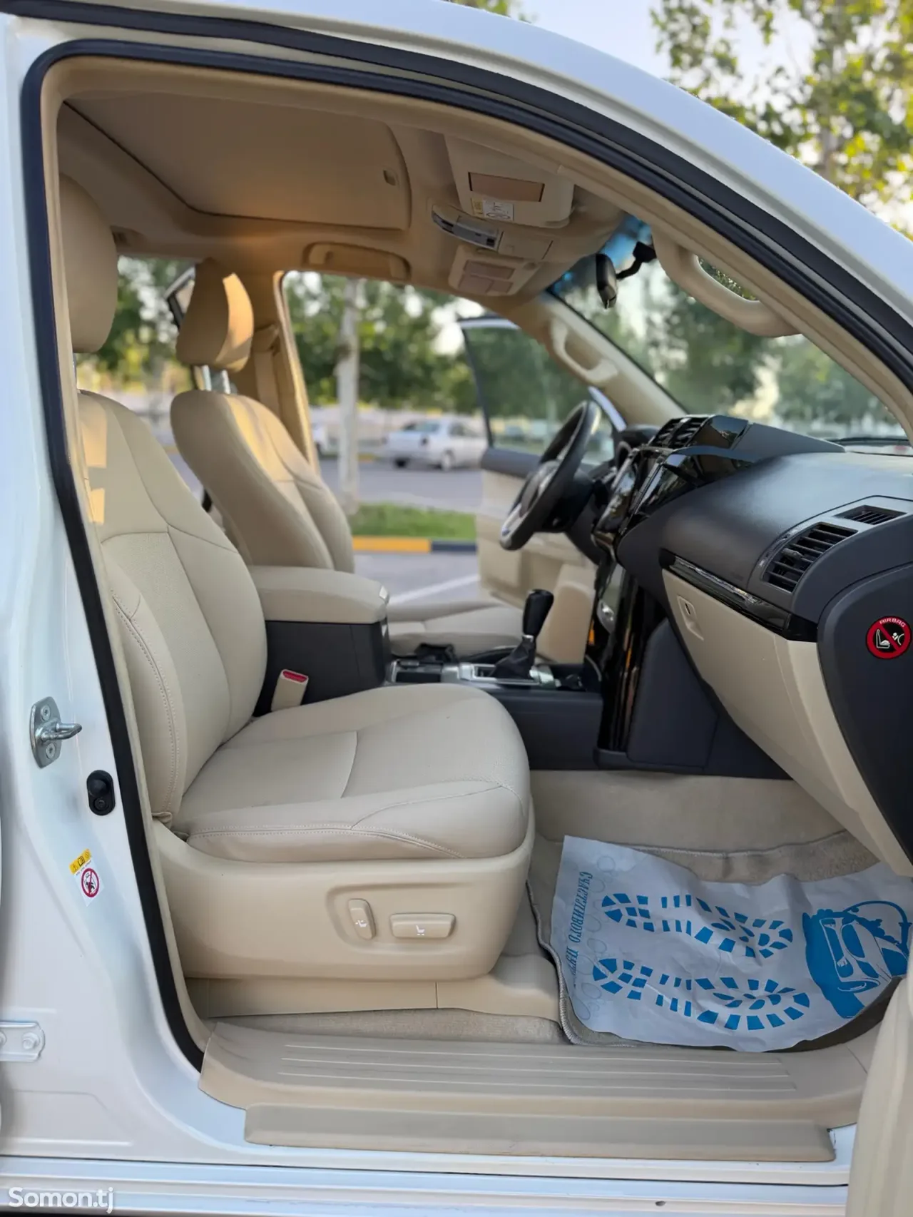 Toyota Land Cruiser Prado 2016 · 4.0 AT