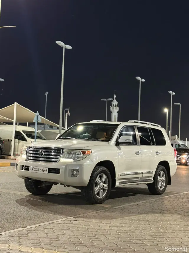 Toyota Land Cruiser 2014 · 4.6 AT
