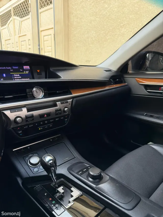 Lexus ES series 2014 · 3.0 AT