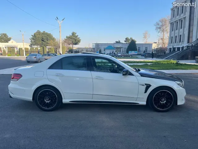 Mercedes-Benz E class 2011 · 3.5 AT