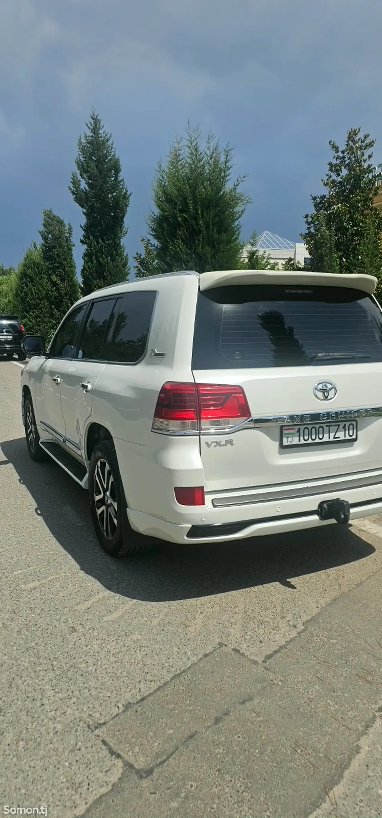 Toyota Land Cruiser 2018 · 4.6 AT