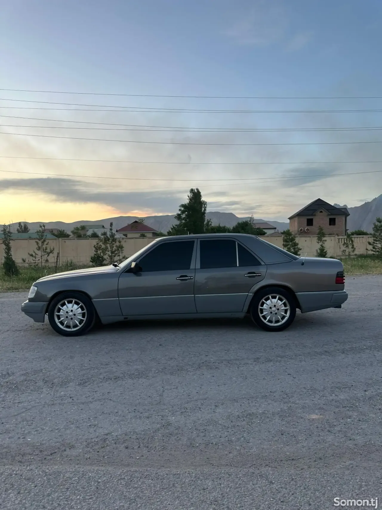 Mercedes-Benz W124 1995 · 2.0 MT