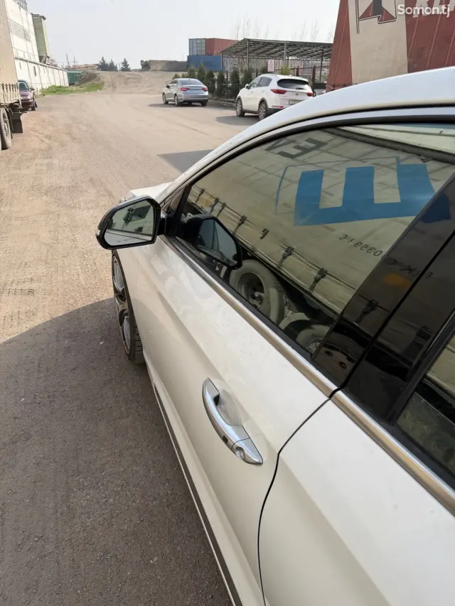 Hyundai Sonata 2015 · 2.0 AT
