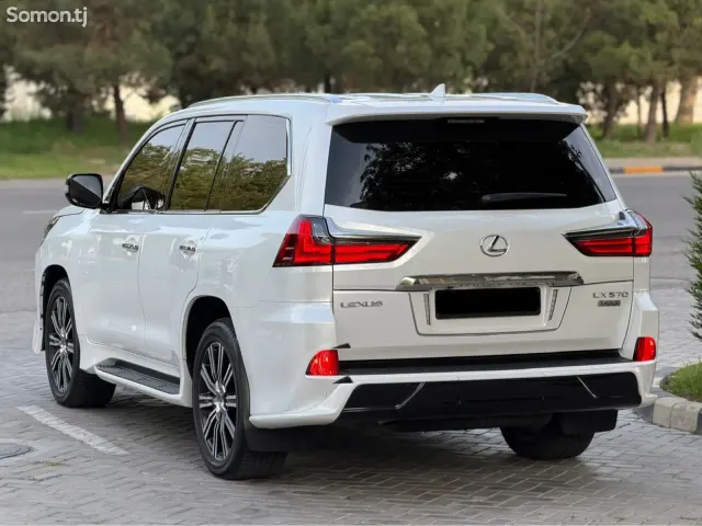 Lexus LX series 2019 · 5.7 AT