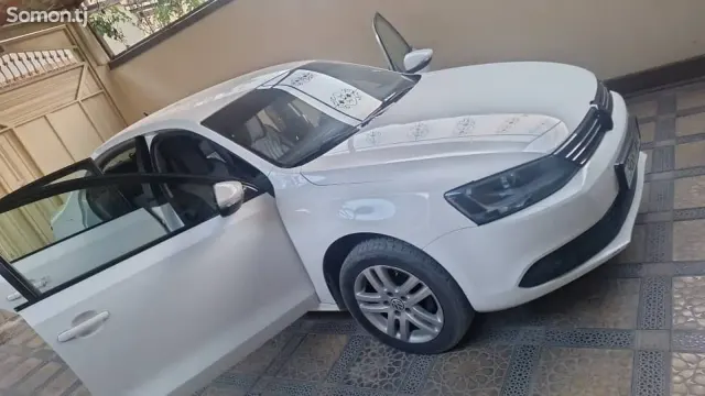 Volkswagen Jetta 2011 · 1.4 AT
