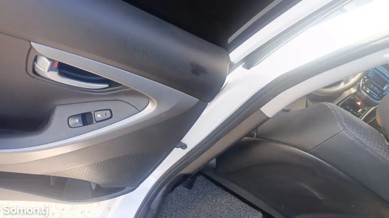 Hyundai Avante 2014 · AT