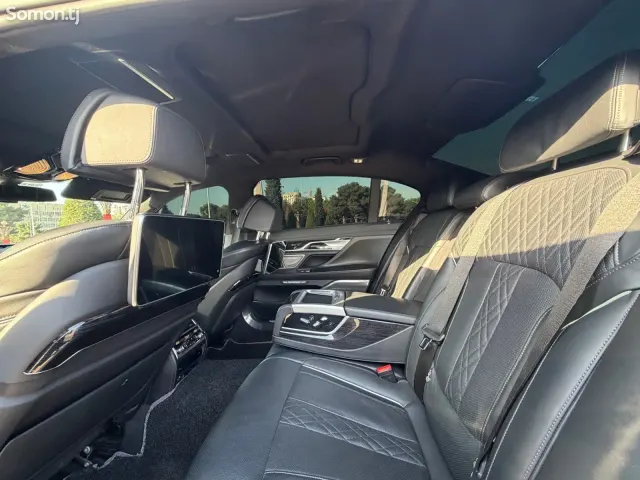 BMW 7 series 2016 · 3.5 AT