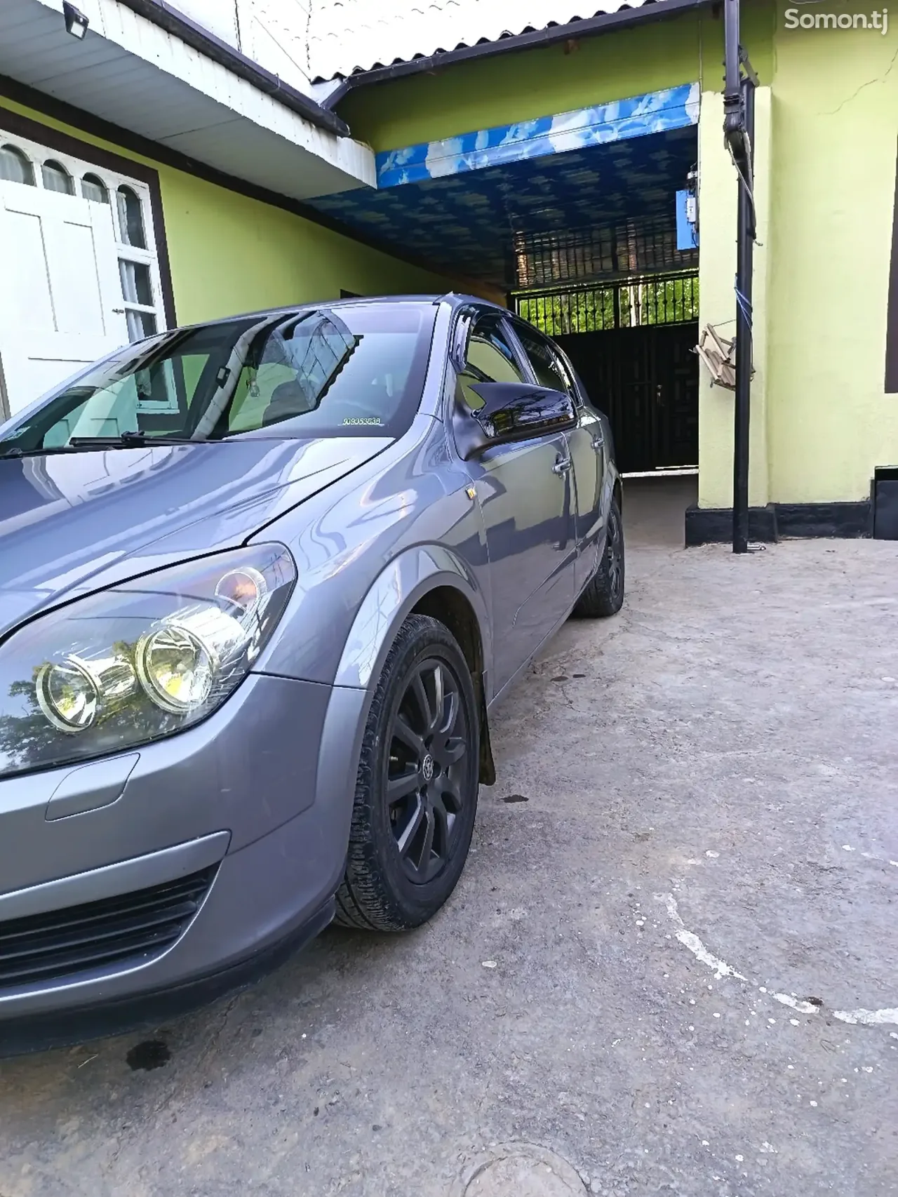 Opel Astra H 2004 · 1.6 MT