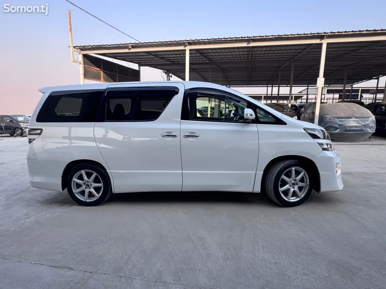 Toyota Vellfire 2014 · 2.4 AT