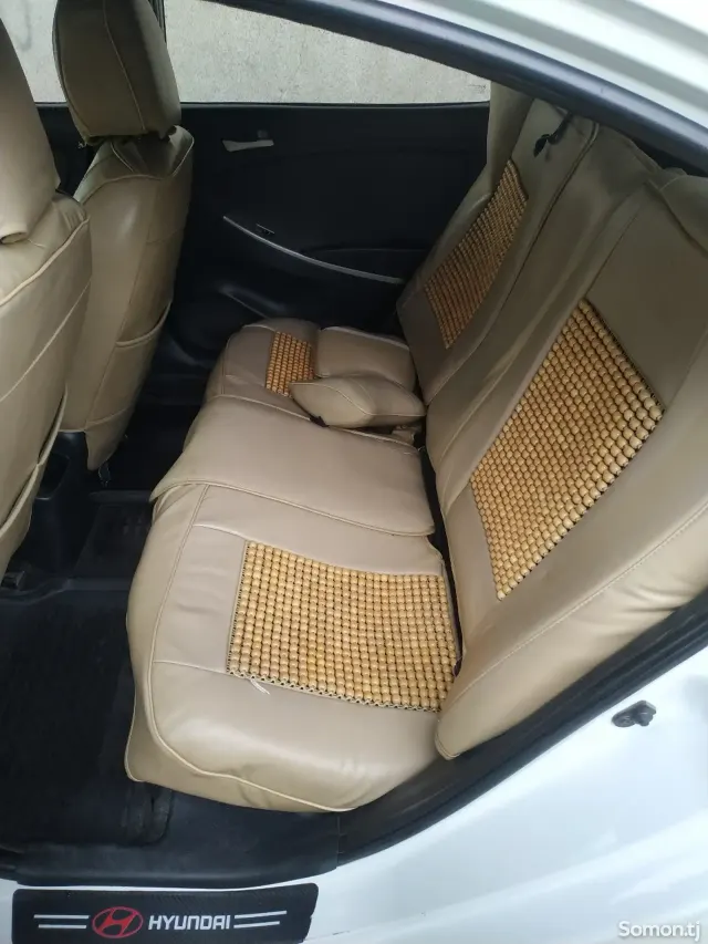 Hyundai Accent 2012 · 1.6 AT