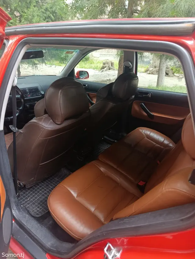 Volkswagen Golf 1998 · 1.9 AT