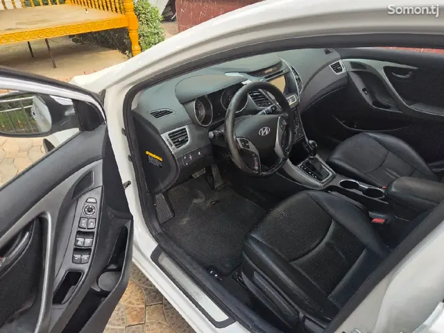Hyundai Avante 2015 · 1.6 AT