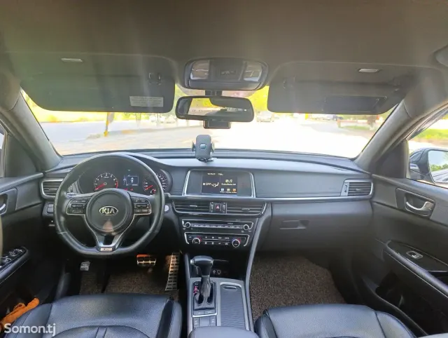 Kia K5 2016 · 2.0 AT