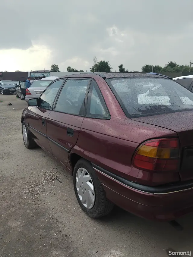 Opel Astra F 1993 · 1.6 MT
