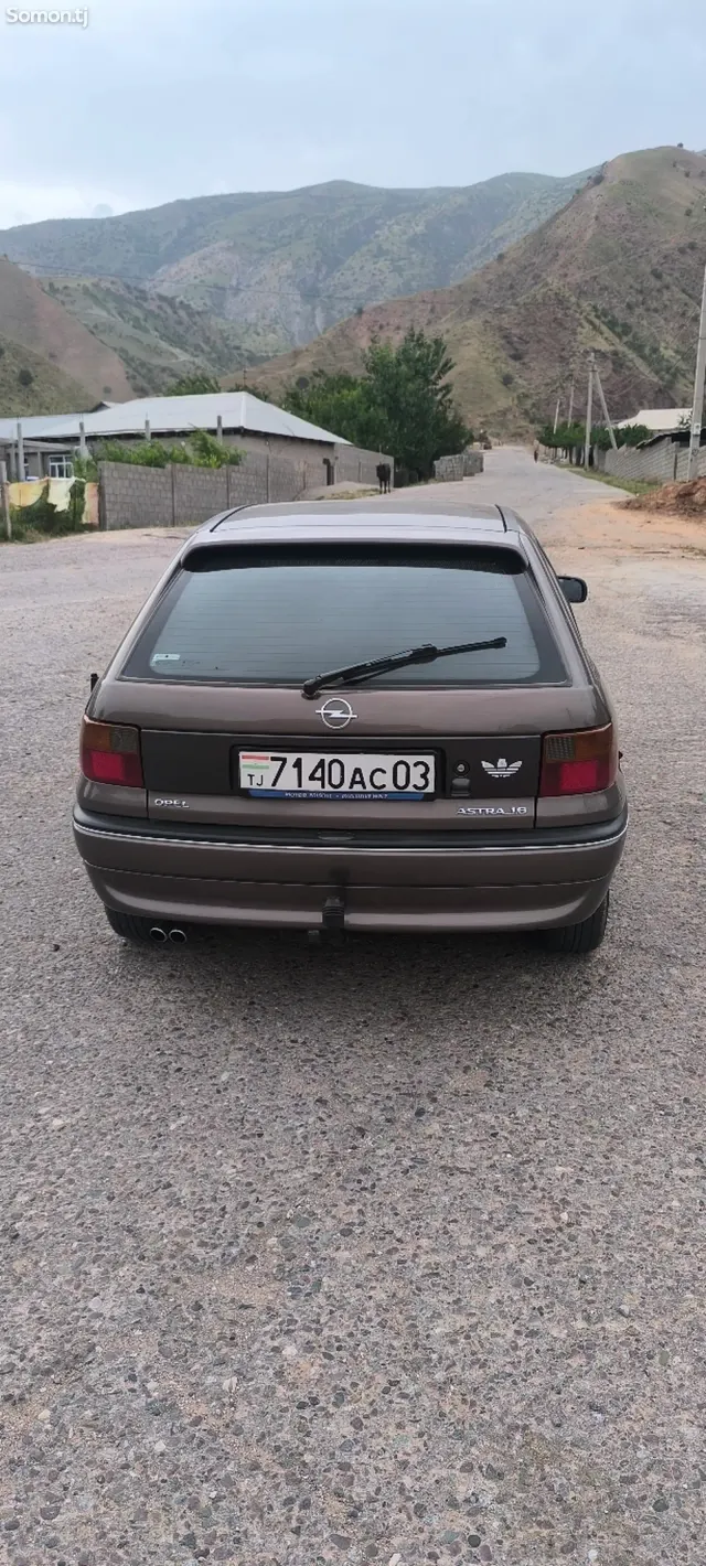 Opel Astra F 1997 · 1.6 MT