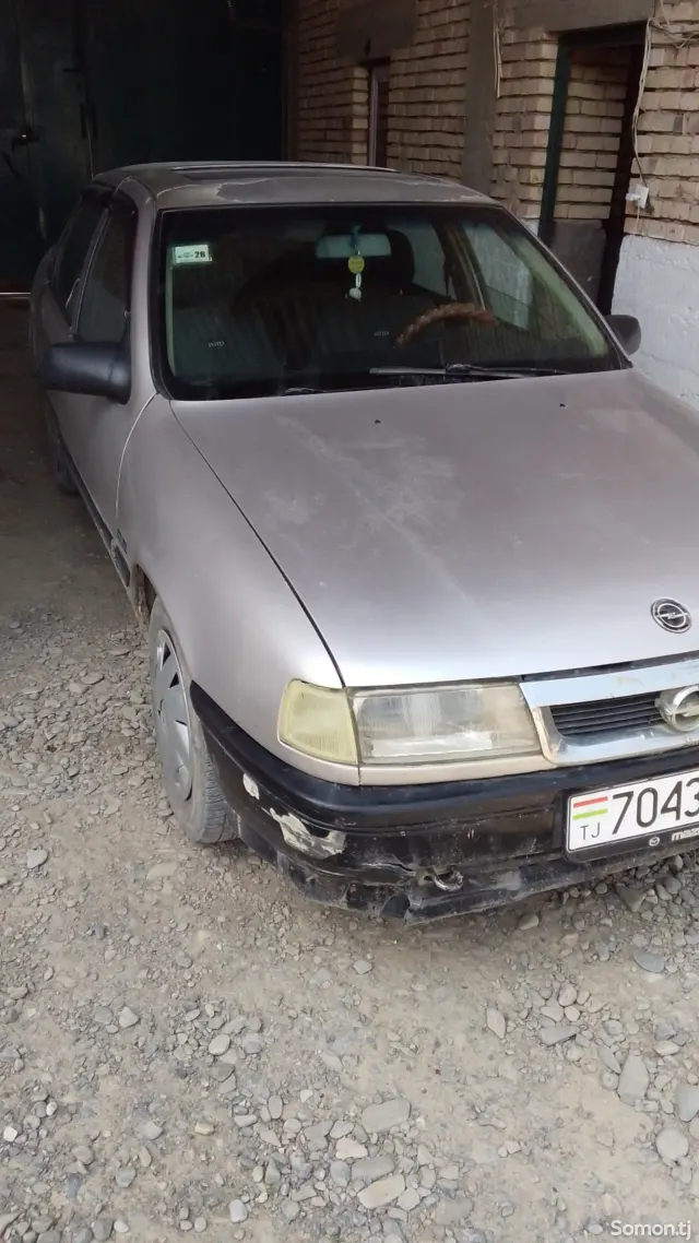 Opel Vectra A 1992 · 1.6 MT