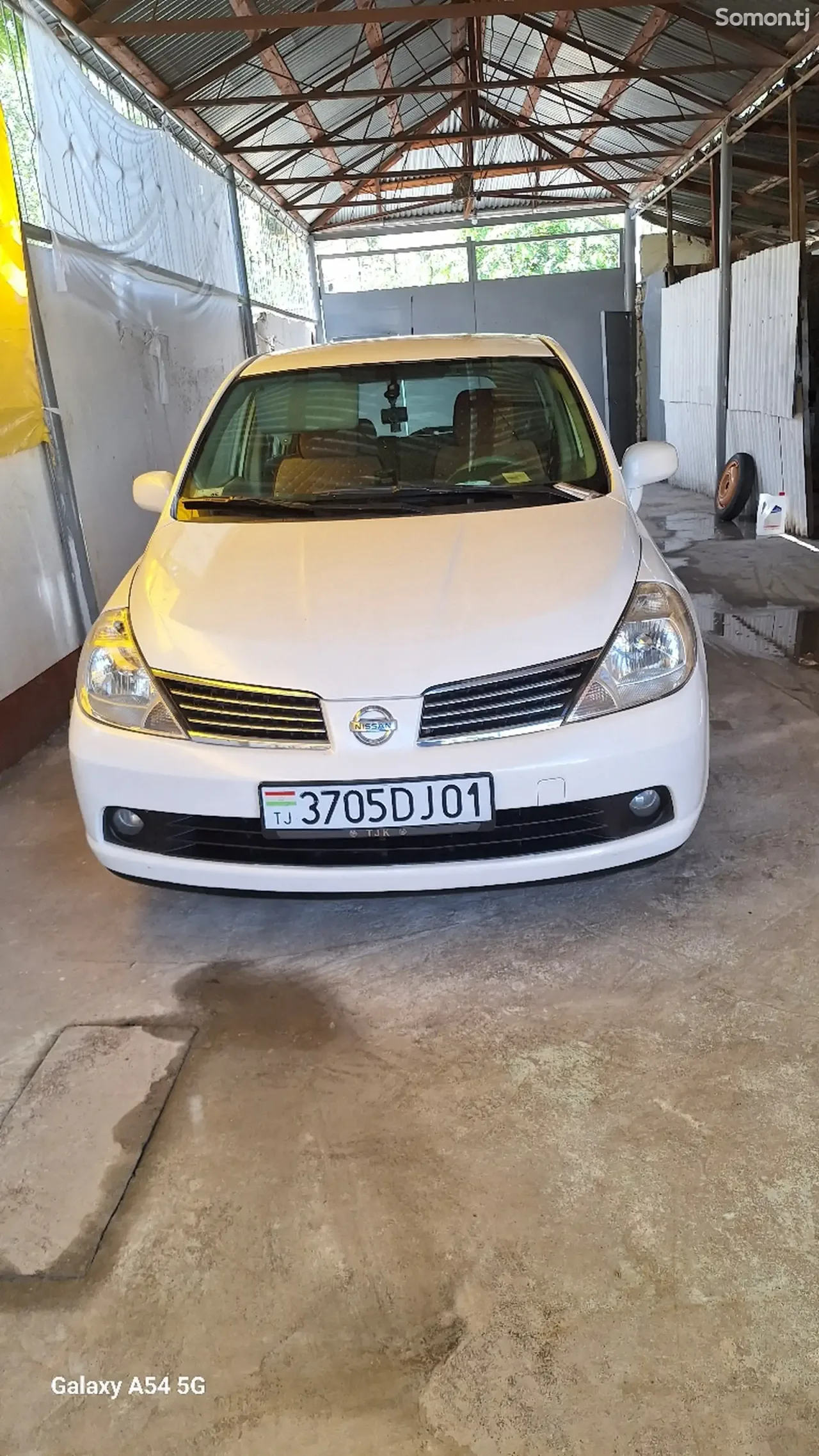 Nissan Tiida 2005 · 1.6 AT