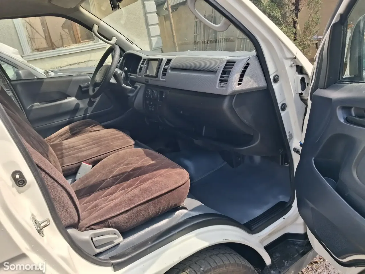 Toyota HiAce 2007 · 2.4 MT