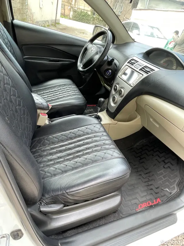 Toyota Yaris 2008 · 1.5 AT