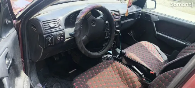 Opel Vectra A 1991 · 1.6 MT