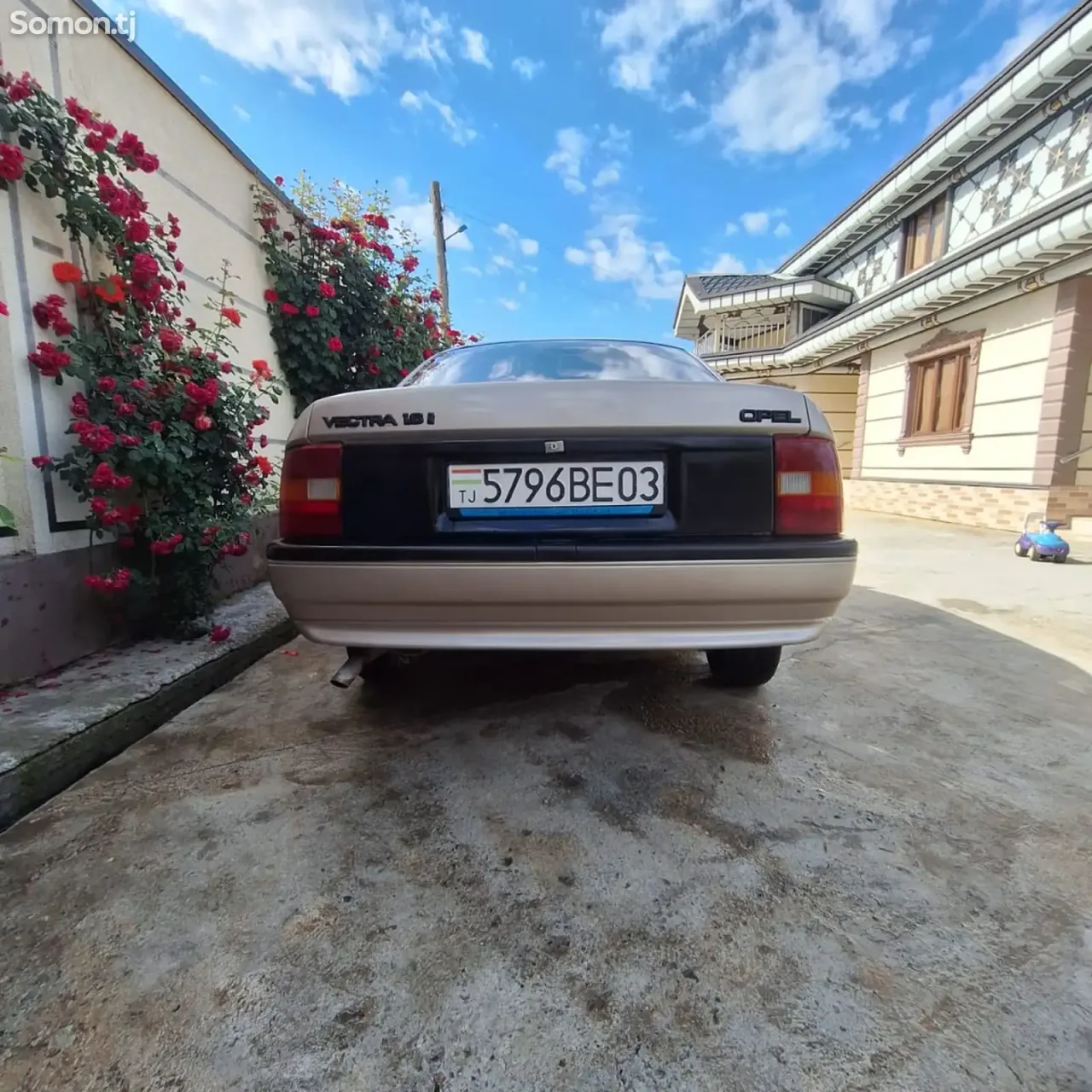 Opel Vectra A 1992 · 1.6 MT