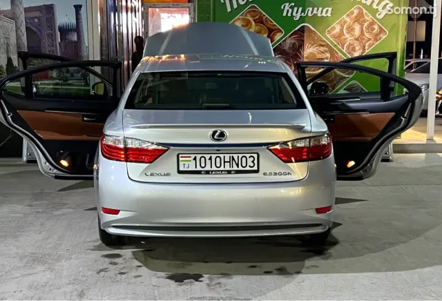 Lexus ES series 2014 · 3.0 AT