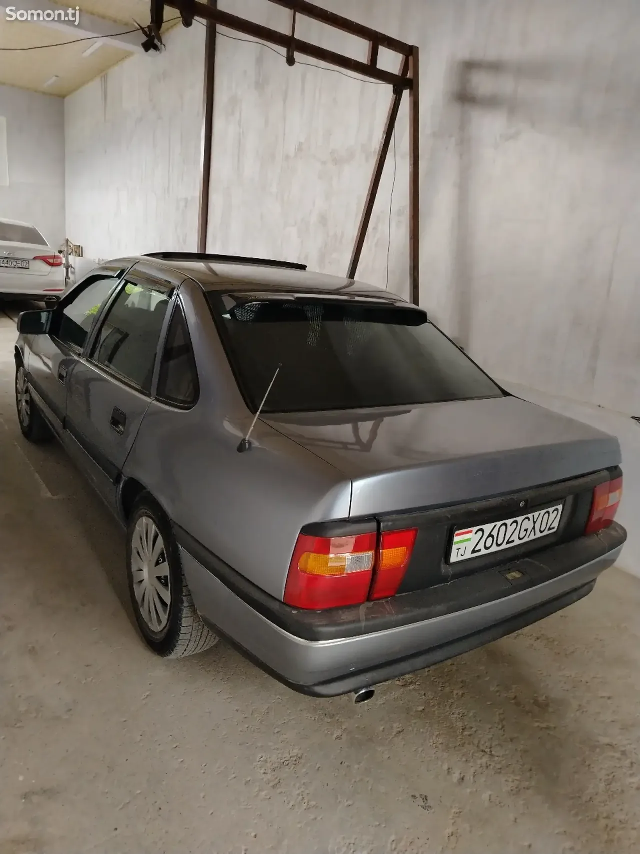 Opel Vectra A 1991 · 1.6 MT