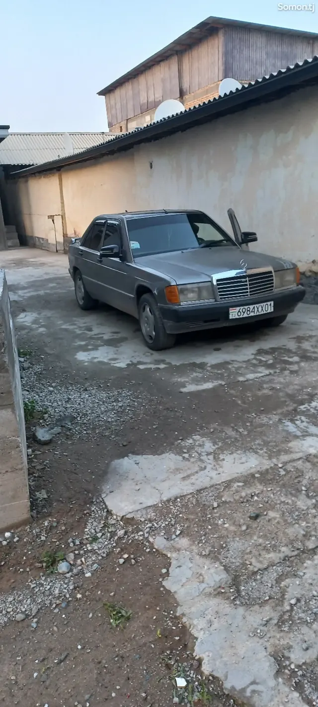 Mercedes-Benz W201 1992 · 2.0 MT