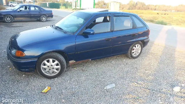 Opel Astra F 1992 · 1.6 MT