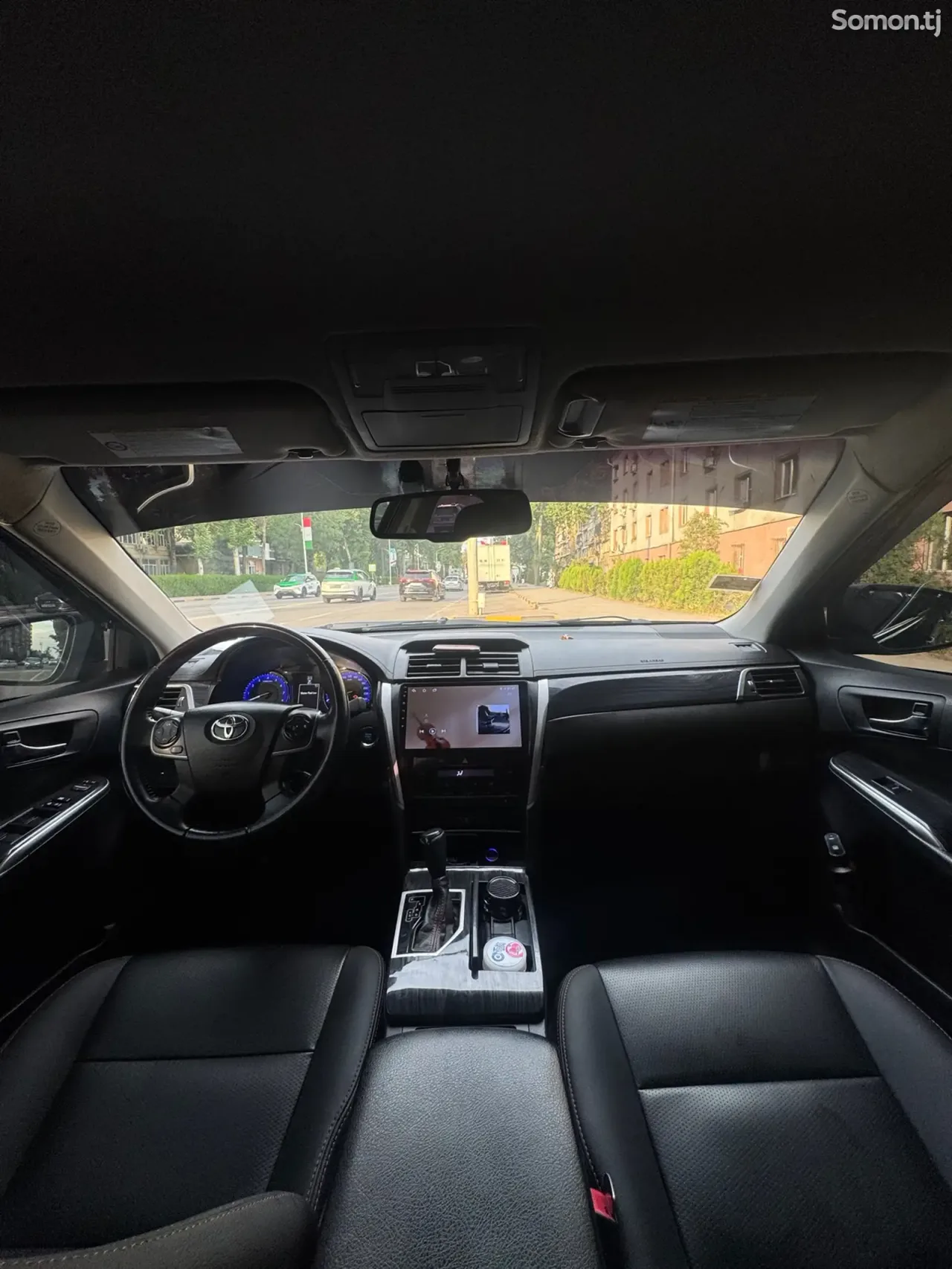 Toyota Camry 2015 · 2.5 AT