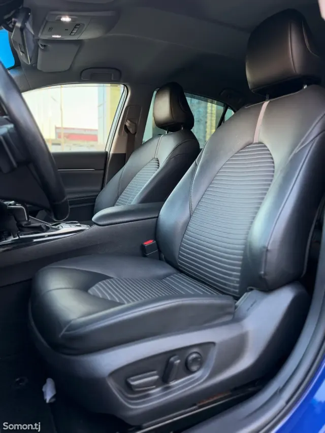 Toyota Camry 2019 · 2.5 AT