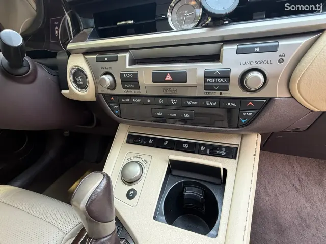 Lexus ES series 2016 · 3.5 AT