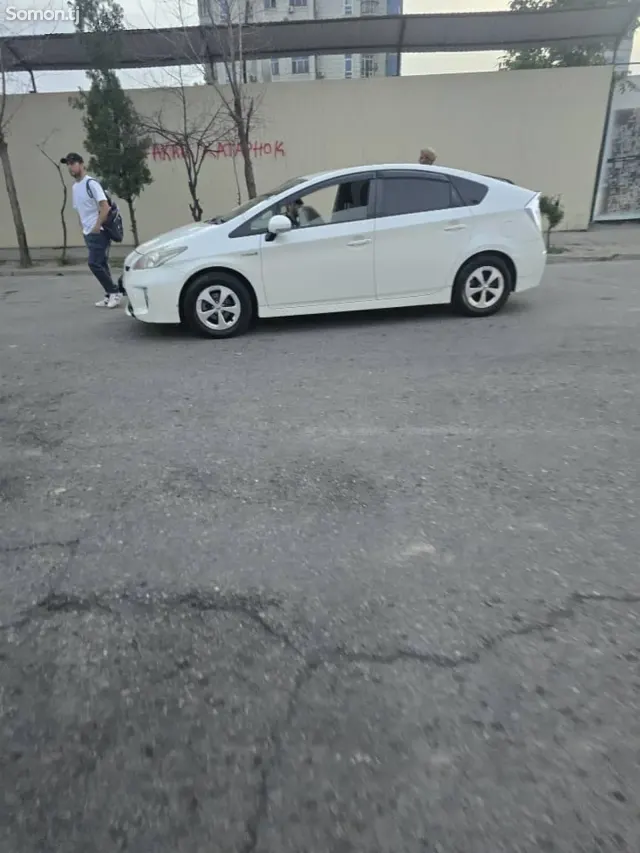 Toyota Prius 2014 · 1.8 AT