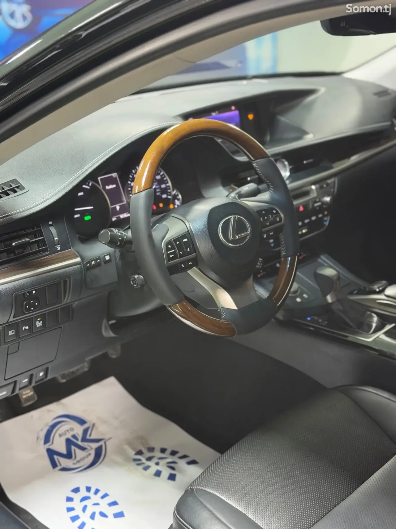 Lexus ES series 2018 · 2.5 AT