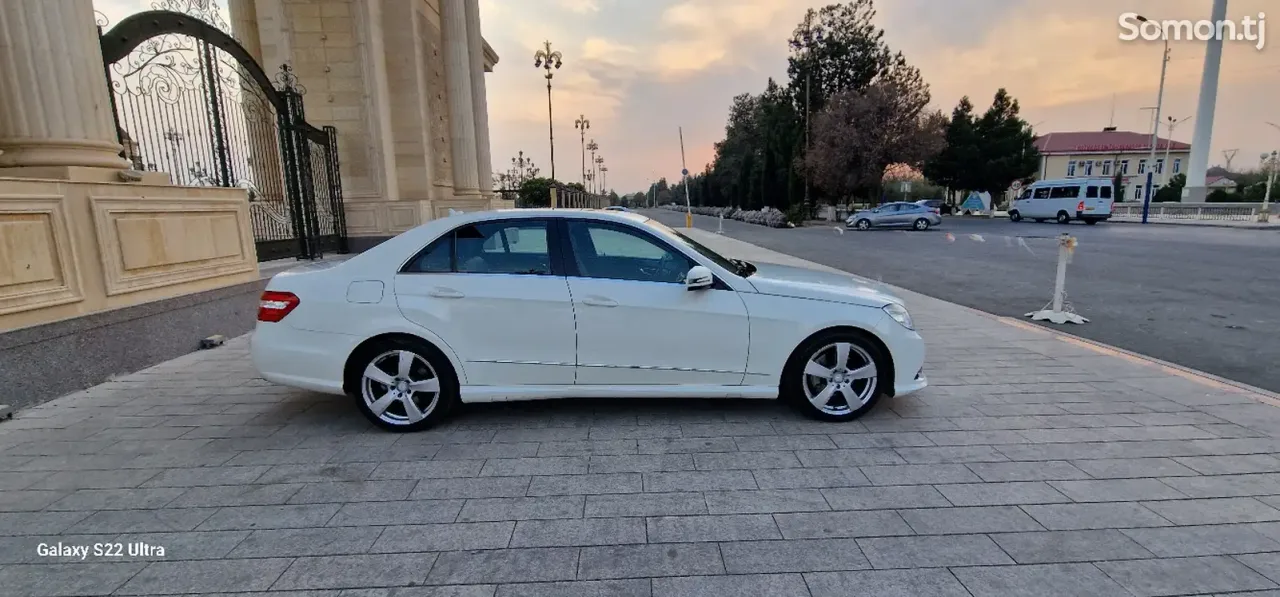 Mercedes-Benz E class 2010 · 3.5 AT
