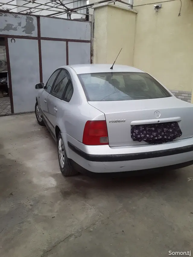 Volkswagen Passat 1998 · 1.6 MT