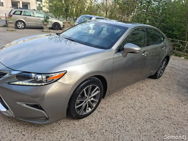 Lexus ES series 2018 · 2.5 AT