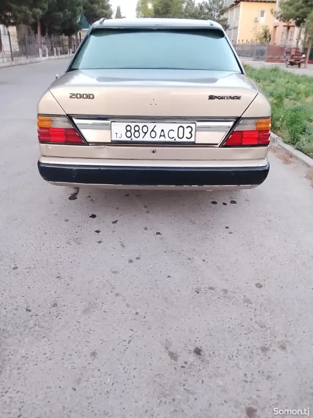 Mercedes-Benz W124 1986 · 2.0 MT